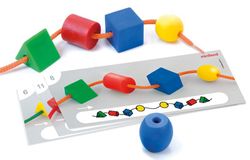 Joc d'enfilar Activity Shapes