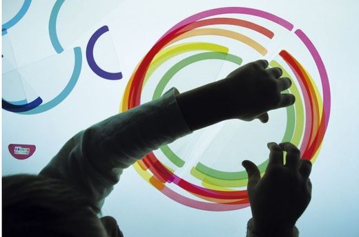 Arcoíris Waldorf para mesa de luz