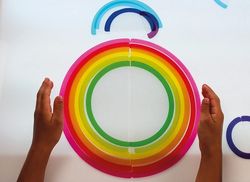 Arcoíris Waldorf para mesa de luz