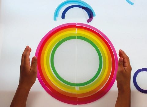 Arcoíris Waldorf para mesa de luz