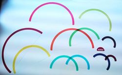 Arcoíris Waldorf para mesa de luz