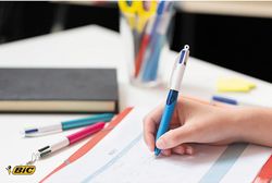 Bolígraf BIC 4 colours GRIP "4 en 1" blau, negre, vermell i verd