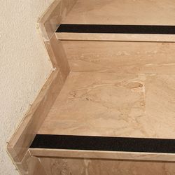 Cinta antilliscant adhesiva negra 18,3 m x 25 mm