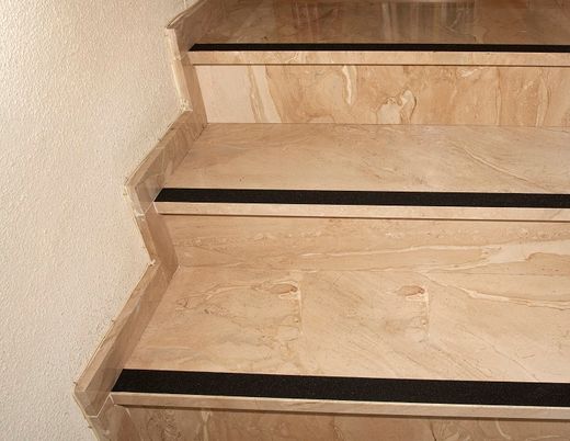 Cinta antilliscant adhesiva negra 18,3 m x 25 mm