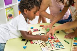 Juego de dictado visual Dictate & Shape