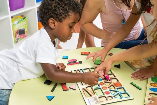 Juego de dictado visual Dictate & Shape