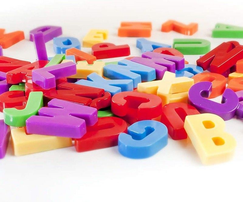 Letras magnéticas mayúsculas, 76 pzs