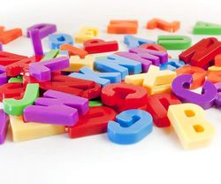 Letras magnéticas mayúsculas, 76 pzs