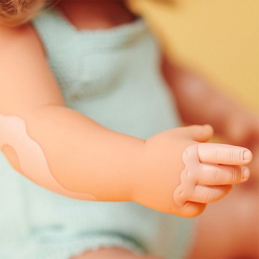 Nina amb vitiligen 38 cm