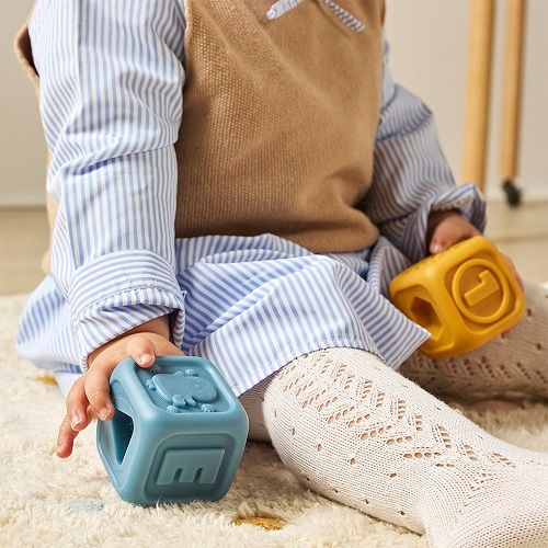 Soft stacking cubes