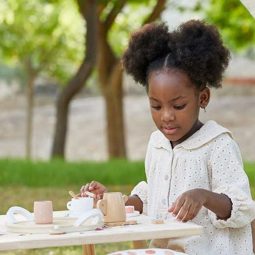 Set de te de fusta per a ninots