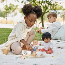 Set de te de fusta per a ninots