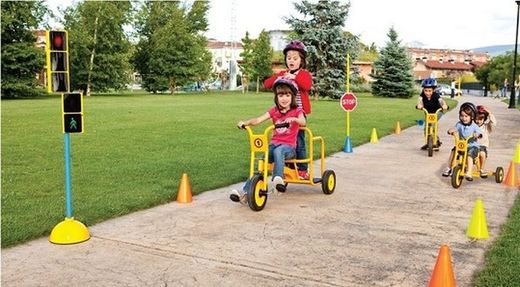 Triciclo escolar individual