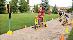 Triciclo escolar doble